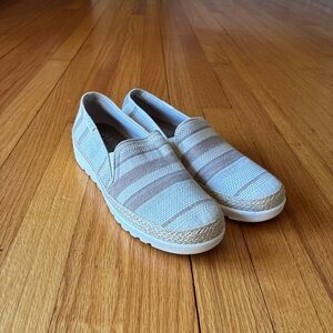 Skechers Beige and Cream Slip-On Clogs